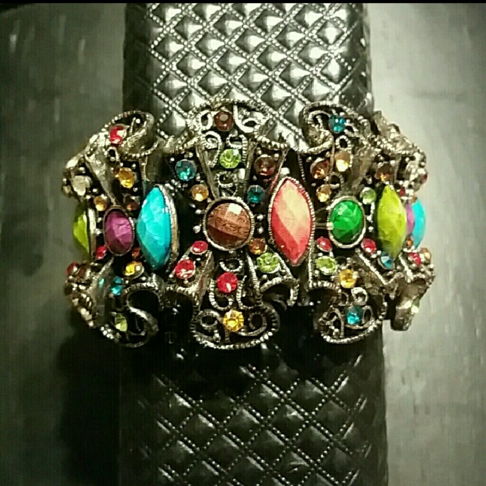 **SOLD**Beautiful Cuff Bracelet - Picture 2 of 4